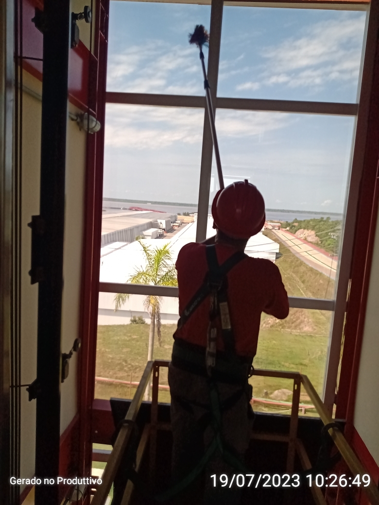 Fot Limpeza de área envidraçada 2.jpg